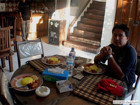 having a wonderful breakfast